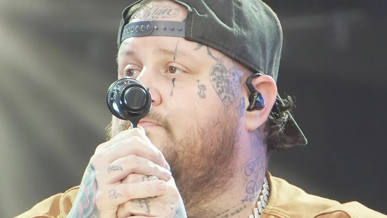 Jelly Roll Tour 2026-2027: Setlist Secrets, Stage Sightlines & Ticket Deals