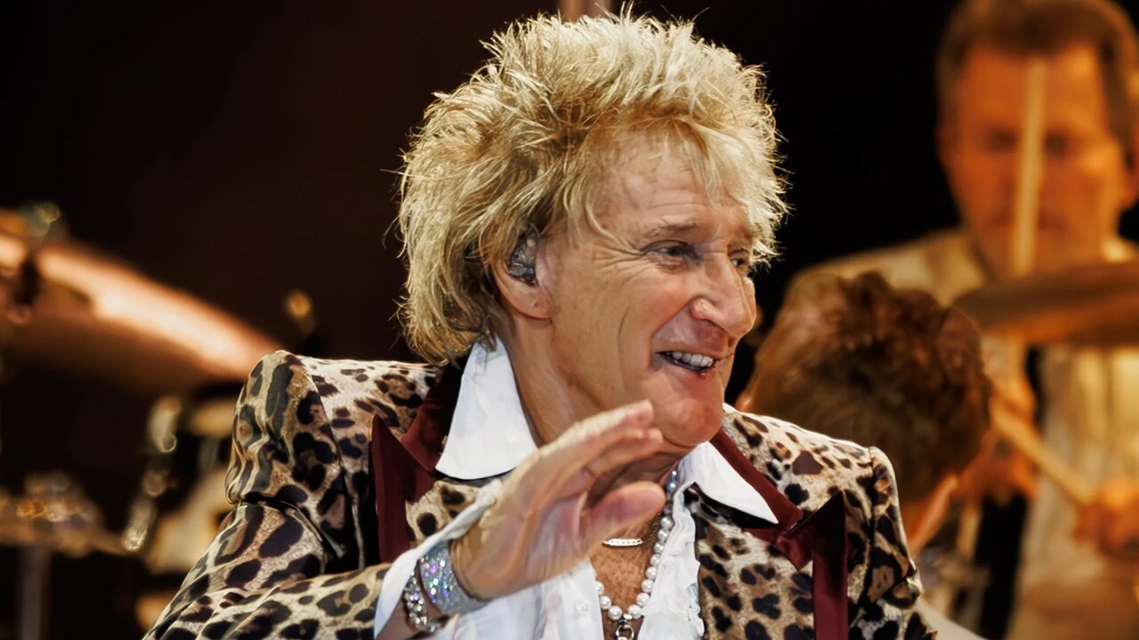 Rod Stewart 2026-2027 Tour & Schedule featuring Rod Stewart live on stage with stadium crowd